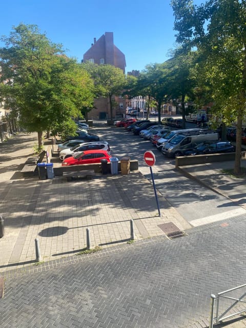 Neighbourhood, Street view, Parking