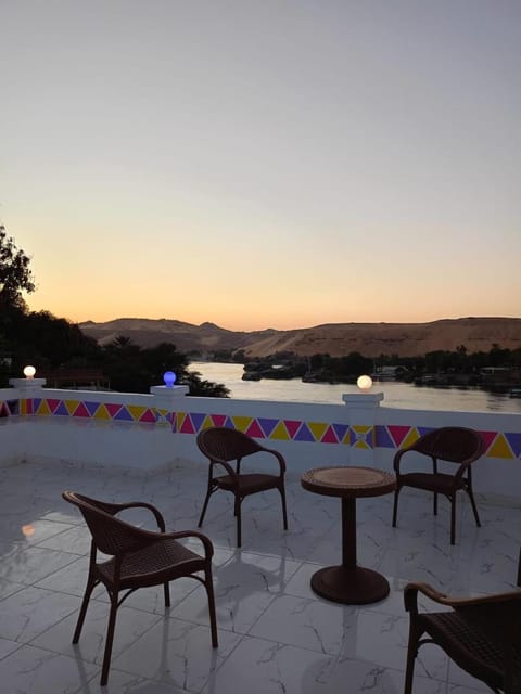 Day, Natural landscape, Dining area, Mountain view, River view