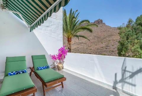 Natural landscape, View (from property/room), Balcony/Terrace, Mountain view, sunbed