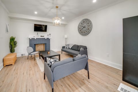 4 Mi to Dtwn Pet-Friendly Home in Pittsburgh House in Mount Lebanon