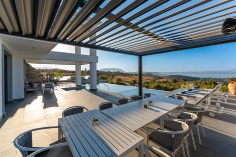 Day, Natural landscape, View (from property/room), Balcony/Terrace, Balcony/Terrace, Seating area, Sea view, Swimming pool, sunbed