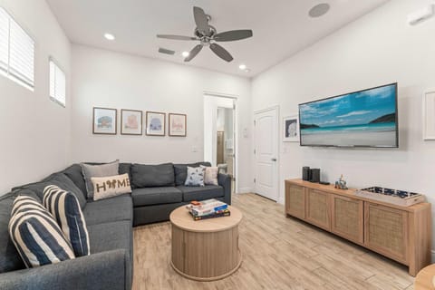 The Flamingo Nest - Kid Friendly House in Bay Lake