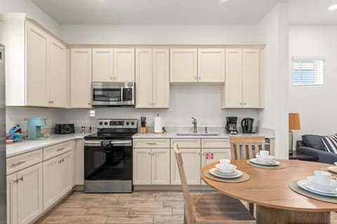 The Flamingo Nest - Kid Friendly House in Bay Lake