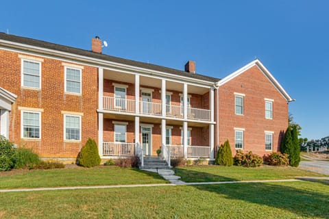 5,000 Sq Ft Antebellum Farmhouse 3 Mi to Antietam! House in Shenandoah Valley