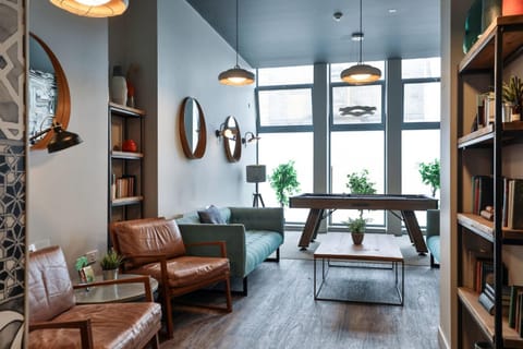 Game Room, Seating area