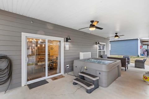 Pineapple Bungalow - 14ppl House in Ridgedale