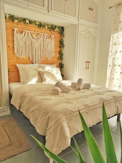 Bed, Photo of the whole room, Bedroom, towels, wardrobe