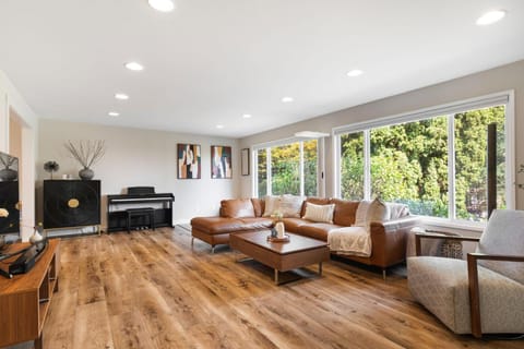 Perch - Strattonwood Stay House in Kirkland