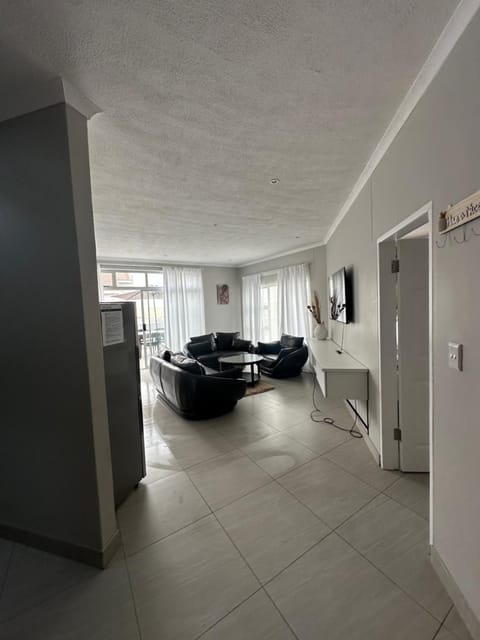 Communal lounge/ TV room, TV and multimedia, Living room, Seating area