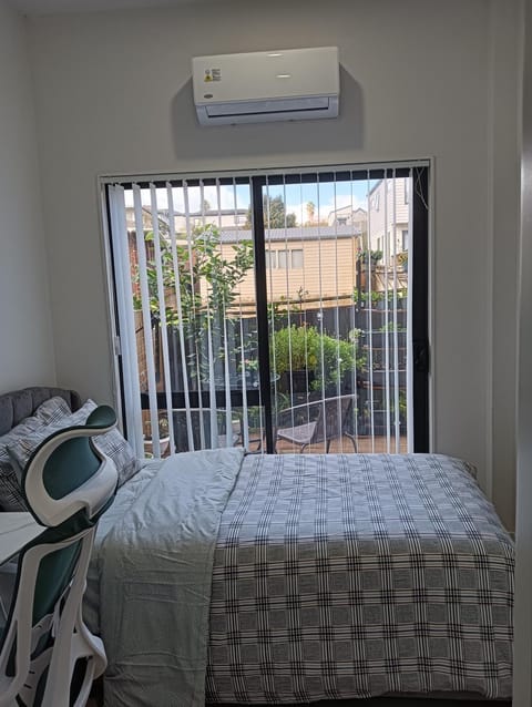 Bed, Bedroom, air conditioner