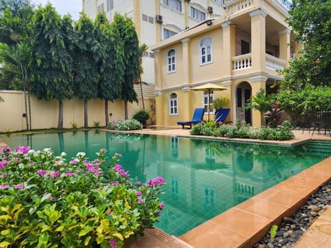 Swimming pool