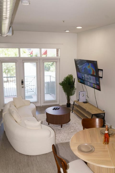 TV and multimedia, Living room, Seating area, Dining area, Evening entertainment