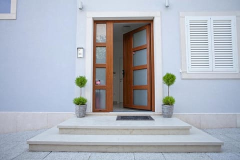 Location, children, Family