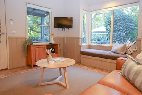 TV and multimedia, Living room, Seating area, heating, air conditioner