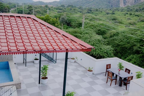 Property building, Patio, Spring, Day, Natural landscape, View (from property/room), Balcony/Terrace, Balcony/Terrace, Dining area, Mountain view