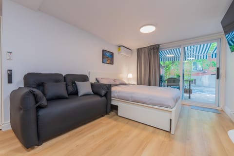 Bed, Living room, Photo of the whole room