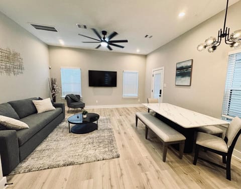 Communal lounge/ TV room, TV and multimedia, Living room, Seating area, Evening entertainment