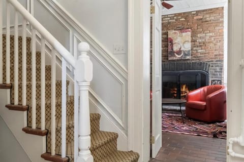 The Grand Escape 2 Historic Homes Sleeps 18 - COMBO Apartment in Alexandria