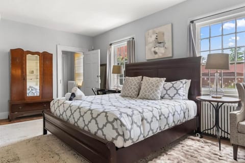 The Grand Escape 2 Historic Homes Sleeps 18 - COMBO Apartment in Alexandria