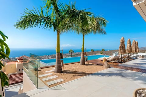 Natural landscape, View (from property/room), Balcony/Terrace, Pool view, Sea view, Swimming pool, sunbed