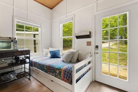 NEW, Promo Pricing - Premium Woodland Loft Retreat House in Kentucky