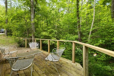 NEW, Promo Pricing - Premium Woodland Loft Retreat House in Kentucky