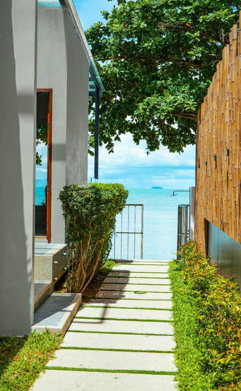 Property building, Day, Natural landscape, Garden, Garden view, Lake view, Sea view