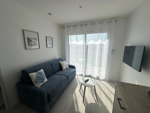 Living room, Seating area, Evening entertainment