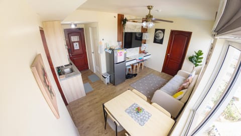 Kitchen or kitchenette, Dining area, stove