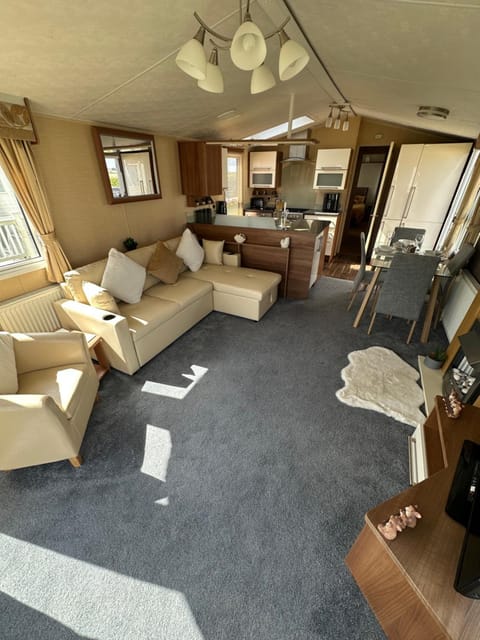 TV and multimedia, Living room, Seating area, fireplace