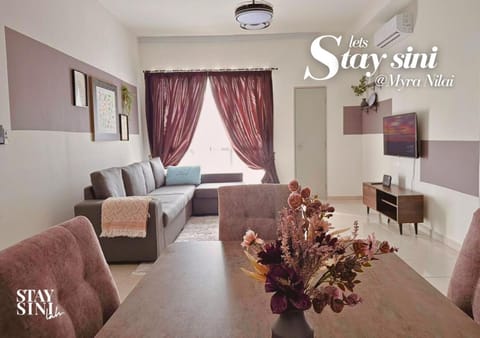 Communal lounge/ TV room, TV and multimedia, Living room, Seating area, Evening entertainment, Text overlay