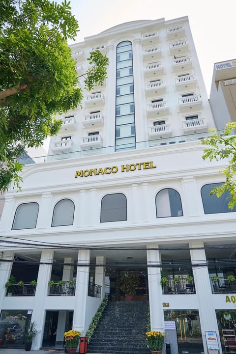 Property building, Day, Balcony/Terrace