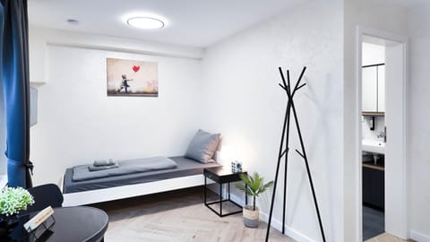 Bed, TV and multimedia, Bedroom