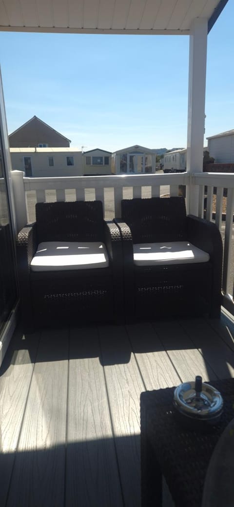 View (from property/room), Balcony/Terrace, Seating area