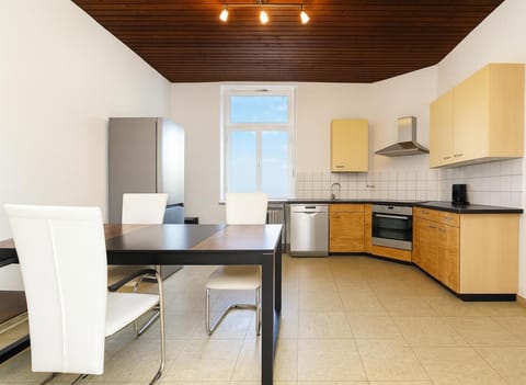 Kitchen or kitchenette, Dining area, oven, pet friendly, toaster