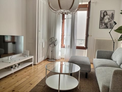 P&R, 2 room, cosy, heart of Eaux-Vives Apartment in Geneva