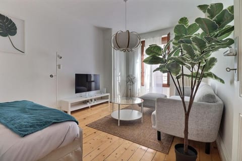P&R, 2 room, cosy, heart of Eaux-Vives Apartment in Geneva