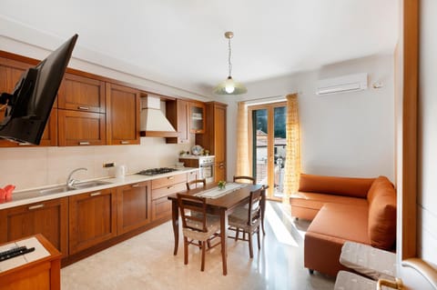 Ce Tour - Nonni's Lemon House Apartment in Cetara