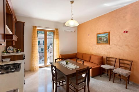 Ce Tour - Nonni's Lemon House Apartment in Cetara