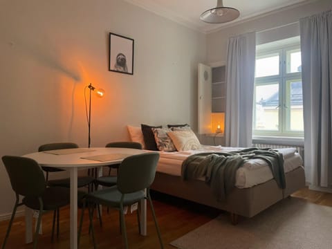 Bed, Dining area, Bedroom