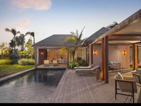 Property building, Patio, Day, Natural landscape, Garden, Living room, Seating area, Garden view, Pool view, Swimming pool, sunbed