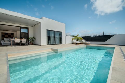 Natural landscape, Garden, Decorative detail, On site, Garden view, Mountain view, Pool view, Swimming pool, sunbed, towels
