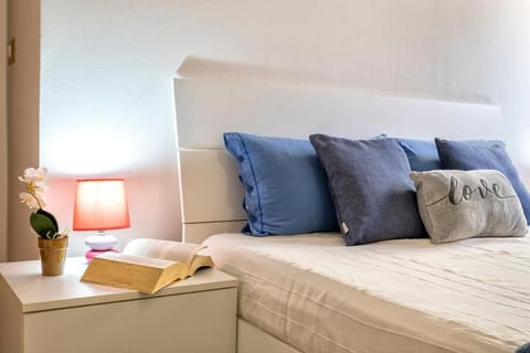 Spacious two-room apartment with private courtyard Apartment in Alghero