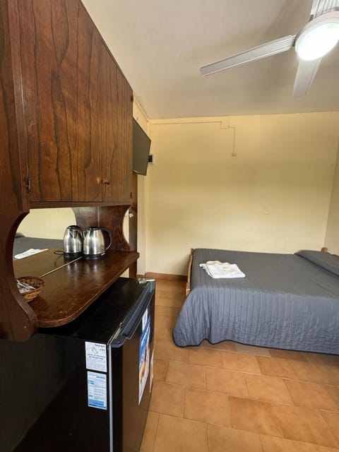 Bed, Coffee/tea facilities, Kitchen or kitchenette, Photo of the whole room, Bedroom, minibar, toaster