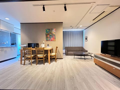 TV and multimedia, Kitchen or kitchenette, Living room, Dining area