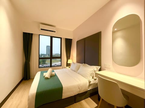 Bed, Photo of the whole room, Bedroom, towels