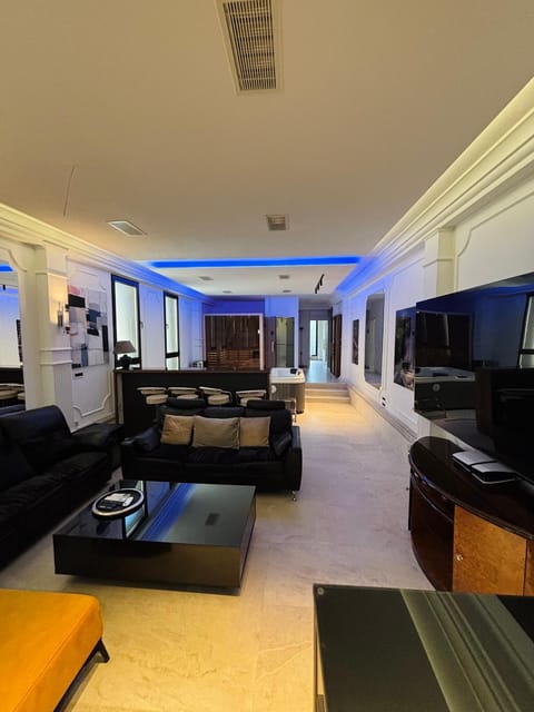 Communal lounge/ TV room, TV and multimedia, Living room, Seating area, Evening entertainment