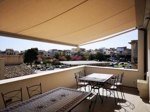 View (from property/room), Balcony/Terrace, Dining area