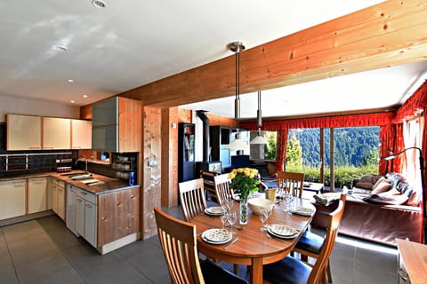 TV and multimedia, Living room, Dining area, kitchen