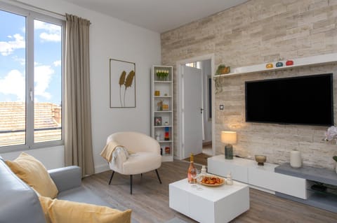 Communal lounge/ TV room, TV and multimedia, Living room, Seating area